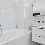 Tiny In Δωμάτια σε οικογενειακή κατοικία
