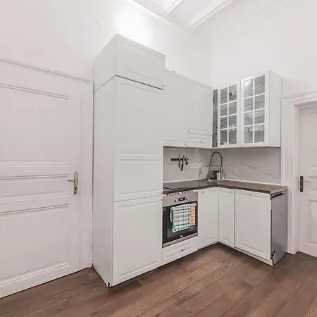 Private Room,kitchen,central *