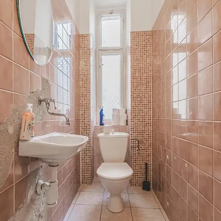Private Room,kitchen,central *