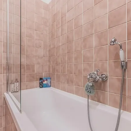 Private Room,kitchen,central Daire