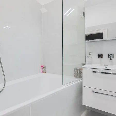 Tiny In Apartament